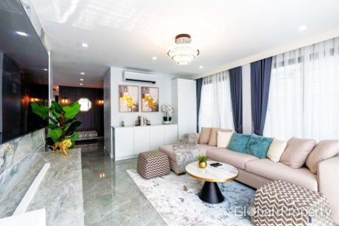 Casa de 5 dormitorios en Pattaya, Tailandia № 120160 - foto 10