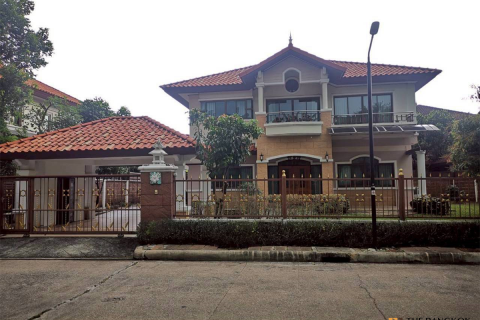 Casa de 3 dormitorios en Bangkok, Tailandia № 189108 - foto 5