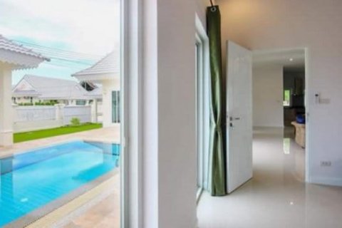 Chalet de 3 dormitorios en Hua Hin, Tailandia № 168455 - foto 4