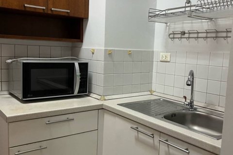 Condominio de 1 dormitorio en Khlong Toei, Bangkok, Tailandia № 161465 - foto 3