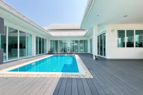 Chalet de 3 dormitorios en Hua Hin, Tailandia № 161464 - foto 3