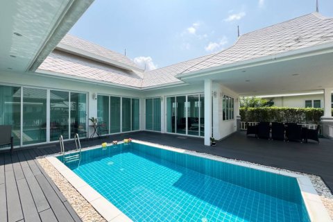 Chalet de 3 dormitorios en Hua Hin, Tailandia № 161464 - foto 5