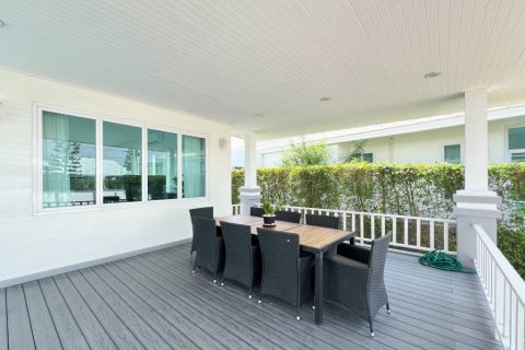 Chalet de 3 dormitorios en Hua Hin, Tailandia № 161464 - foto 7