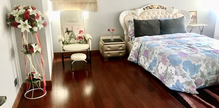 Condominio de 5 dormitorios en Bangkok, Tailandia № 66067
