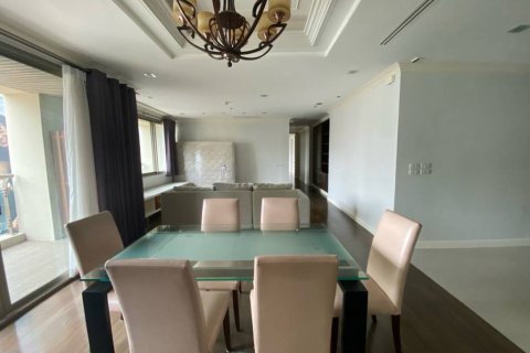 Condominio de 2 dormitorios en Khlong Toei, Bangkok, Tailandia № 172764 - foto 5