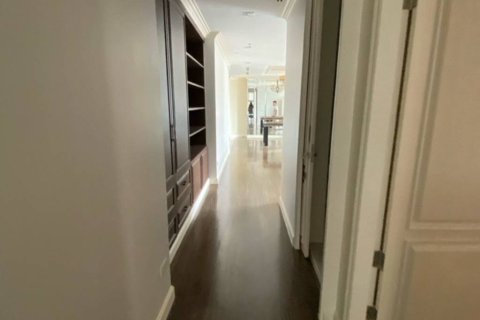 Condominio de 2 dormitorios en Khlong Toei, Bangkok, Tailandia № 172764 - foto 10