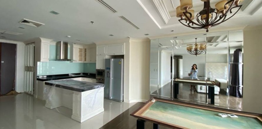 Condominio de 2 dormitorios en Khlong Toei, Bangkok, Tailandia № 172764