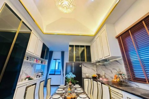 Chalet de 3 dormitorios en Pattaya, Tailandia № 172761 - foto 9