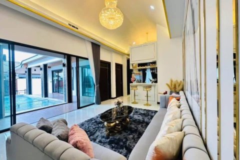 Chalet de 3 dormitorios en Pattaya, Tailandia № 172761 - foto 4