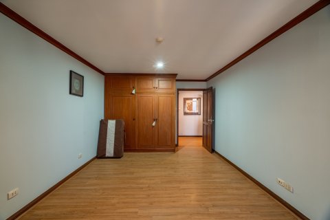 Condo in Watthana, Bangkok, Thailand, 3 bedrooms  № 161123 - photo 8