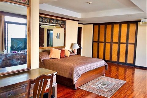 Condo in Watthana, Bangkok, Thailand, 3 bedrooms  № 161123 - photo 3