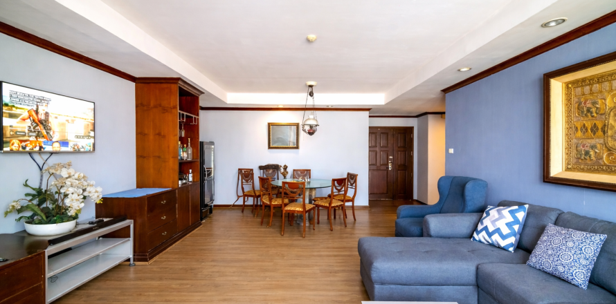 Condo in Watthana, Bangkok, Thailand, 3 bedrooms  № 161123