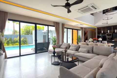 Chalet de 4 dormitorios en Pattaya, Tailandia № 114087 - foto 2