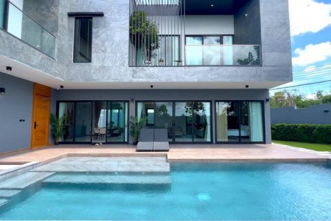 Chalet de 4 dormitorios en Pattaya, Tailandia № 114087