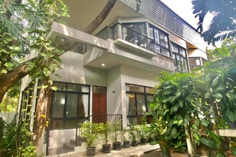 Casa de 4 dormitorios en Bangkok, Tailandia № 157525