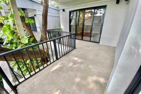 Casa de 4 dormitorios en Bangkok, Tailandia № 157525 - foto 2