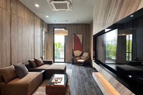 Chalet de 5 dormitorios en Suan Luang, Bangkok, Tailandia № 133901 - foto 9