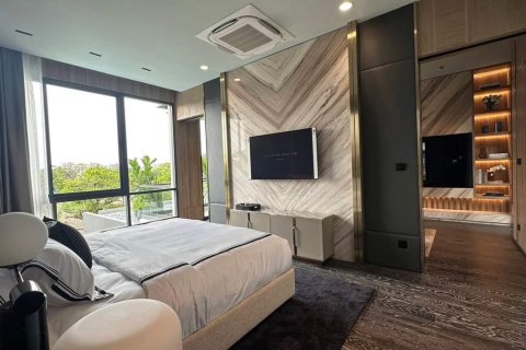 Chalet de 5 dormitorios en Suan Luang, Bangkok, Tailandia № 133901 - foto 5
