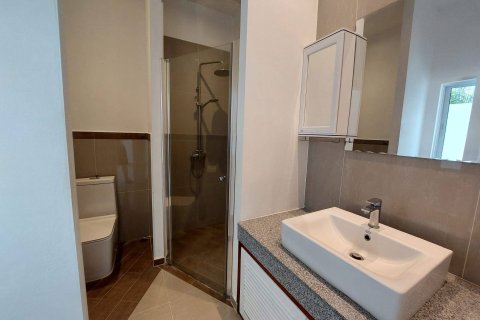 Chalet de 3 dormitorios en Pattaya, Tailandia № 163994 - foto 14