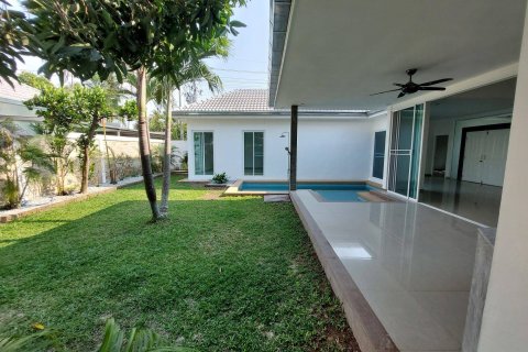 Chalet de 3 dormitorios en Pattaya, Tailandia № 163994 - foto 3