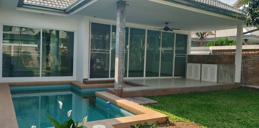 Chalet de 3 dormitorios en Pattaya, Tailandia № 163994