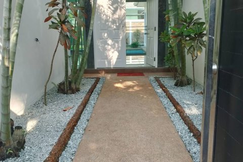 Chalet de 3 dormitorios en Pattaya, Tailandia № 163994 - foto 15