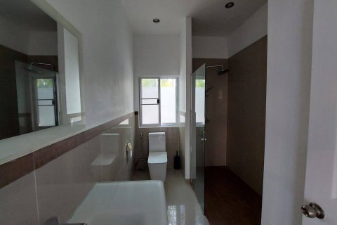 Chalet de 3 dormitorios en Pattaya, Tailandia № 163994 - foto 10