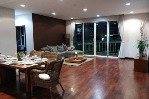 Condominio de 3 dormitorios en Watthana, Bangkok, Tailandia № 133706 - foto 2