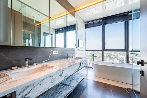 Condominio de 3 dormitorios en Watthana, Bangkok, Tailandia № 133705 - foto 13