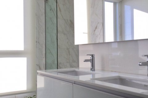 Condominio de 2 dormitorios en Watthana, Bangkok, Tailandia № 133708 - foto 11