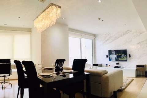 Condominio de 2 dormitorios en Watthana, Bangkok, Tailandia № 133708 - foto 2
