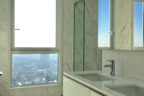 Condominio de 2 dormitorios en Watthana, Bangkok, Tailandia № 133708 - foto 12