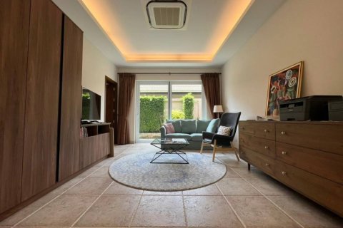 Chalet de 5 dormitorios en Pattaya, Tailandia № 117353 - foto 6