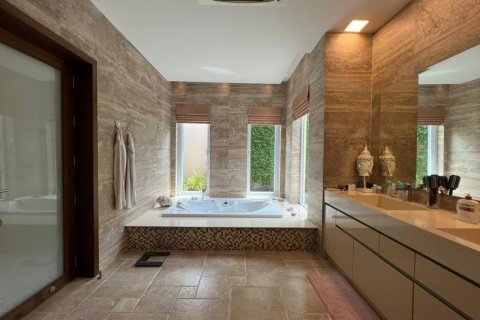 Chalet de 5 dormitorios en Pattaya, Tailandia № 117353 - foto 8