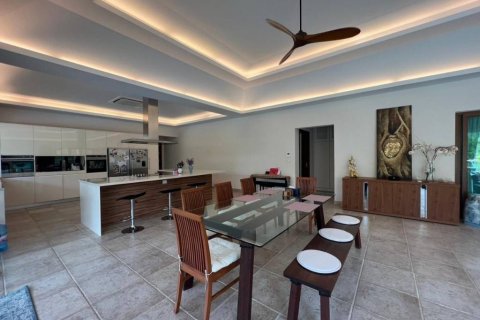 Chalet de 5 dormitorios en Pattaya, Tailandia № 117353 - foto 5