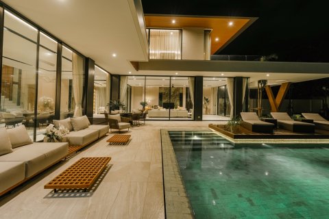 Chalet de 4 dormitorios en Bang Tao, Tailandia № 166254 - foto 21