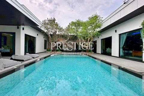 House in Pattaya, Thailand 5 bedrooms № 198161 - photo 2