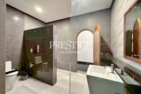House in Pattaya, Thailand 5 bedrooms № 198161 - photo 22