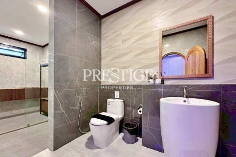 House in Pattaya, Thailand 5 bedrooms № 198161 - photo 20