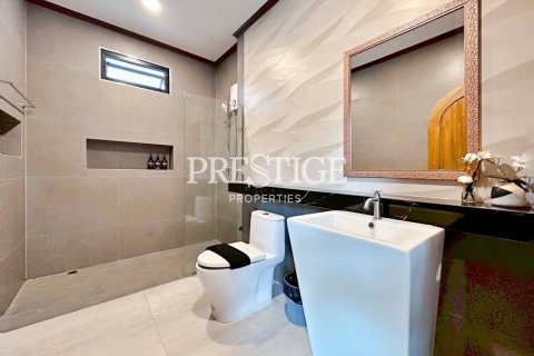 House in Pattaya, Thailand 5 bedrooms № 198161 - photo 25