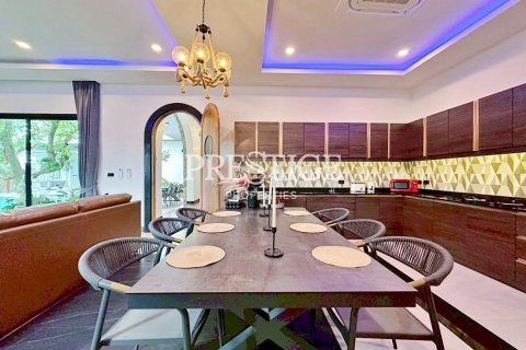 House in Pattaya, Thailand 5 bedrooms № 198161 - photo 7