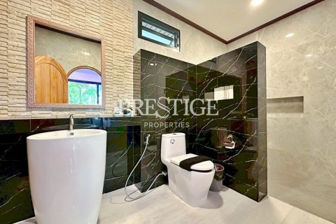 House in Pattaya, Thailand 5 bedrooms № 198161 - photo 18