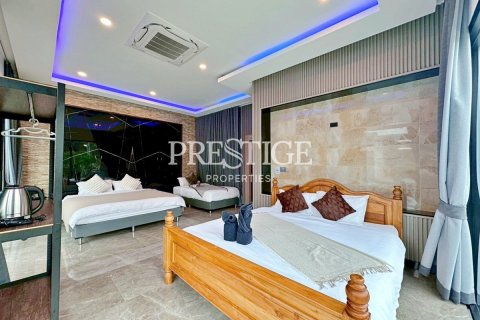 House in Pattaya, Thailand 5 bedrooms № 198161 - photo 14