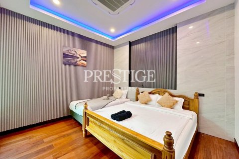 House in Pattaya, Thailand 5 bedrooms № 198161 - photo 21