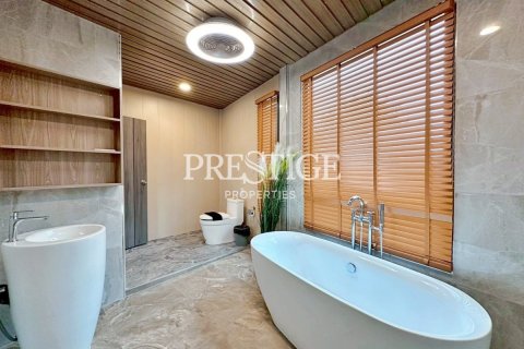 House in Pattaya, Thailand 5 bedrooms № 198161 - photo 16