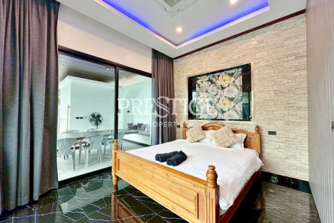 House in Pattaya, Thailand 5 bedrooms № 198161 - photo 24