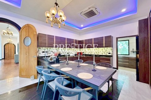 House in Pattaya, Thailand 5 bedrooms № 198161 - photo 6