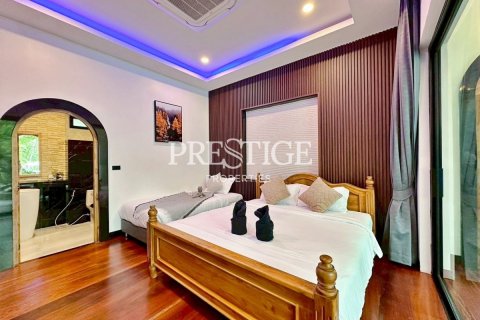 House in Pattaya, Thailand 5 bedrooms № 198161 - photo 17
