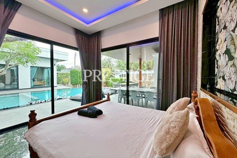 House in Pattaya, Thailand 5 bedrooms № 198161 - photo 23