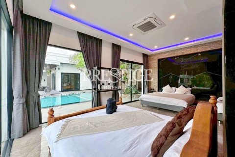 House in Pattaya, Thailand 5 bedrooms № 198161 - photo 15